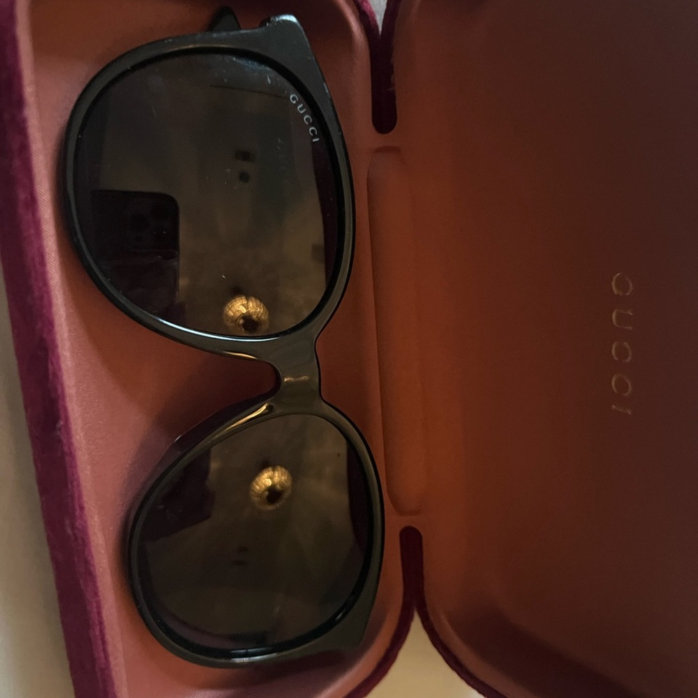 Gucci Elegant Black Sunglasses